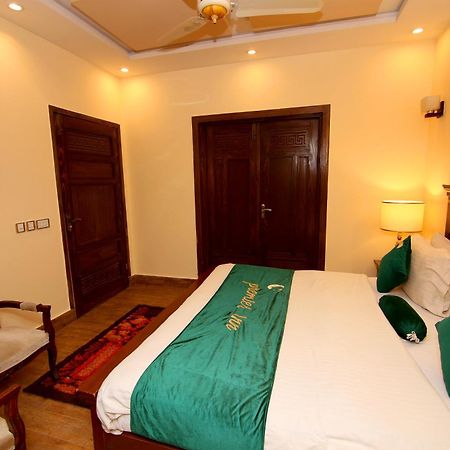 Premier Inn Johar Town Lahor Kültér fotó