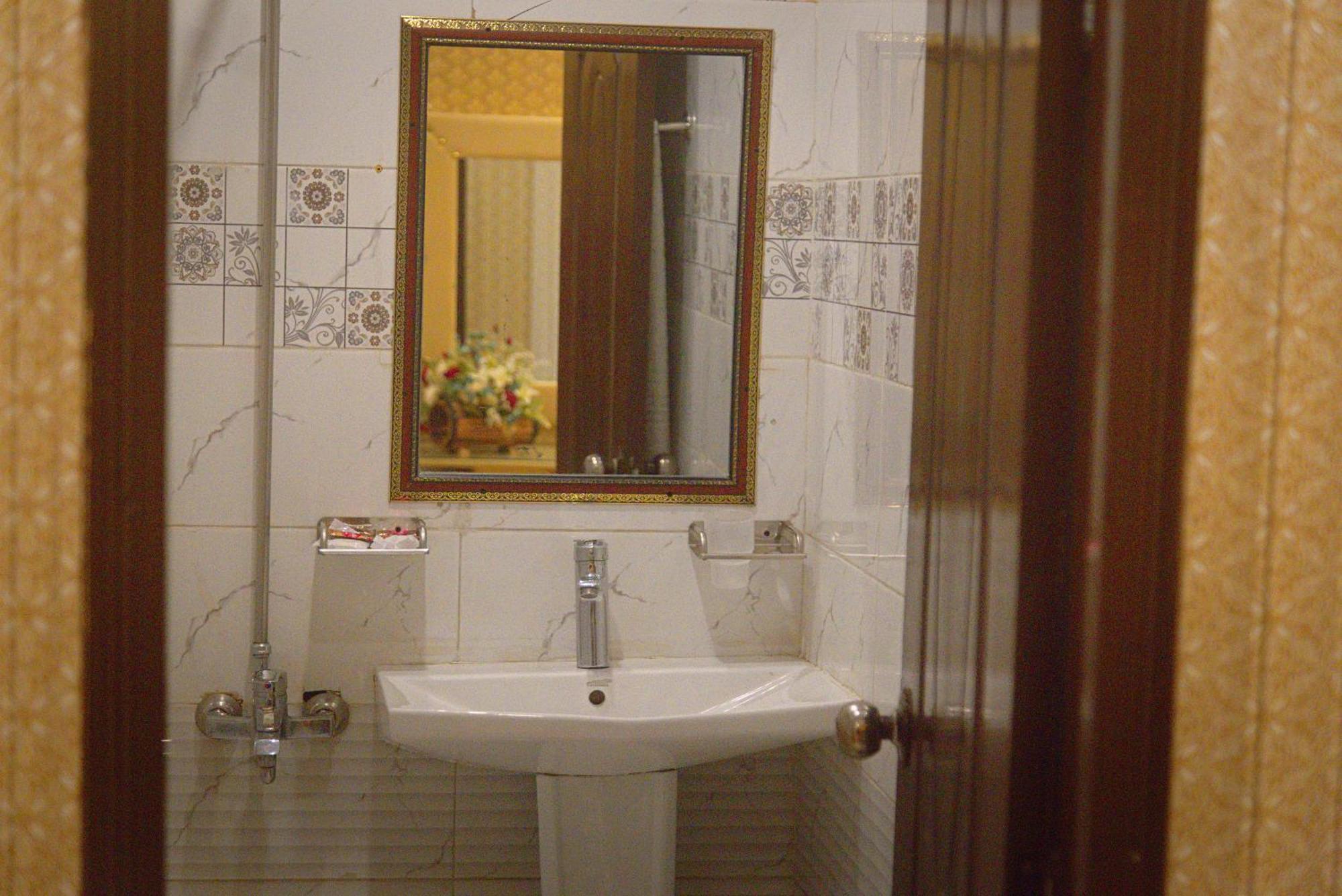 Premier Inn Johar Town Lahor Kültér fotó
