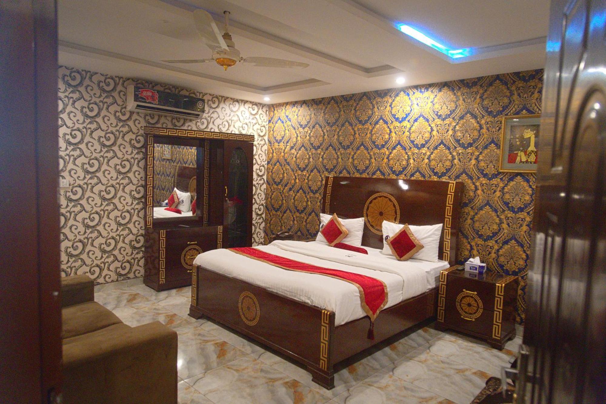 Premier Inn Johar Town Lahor Kültér fotó
