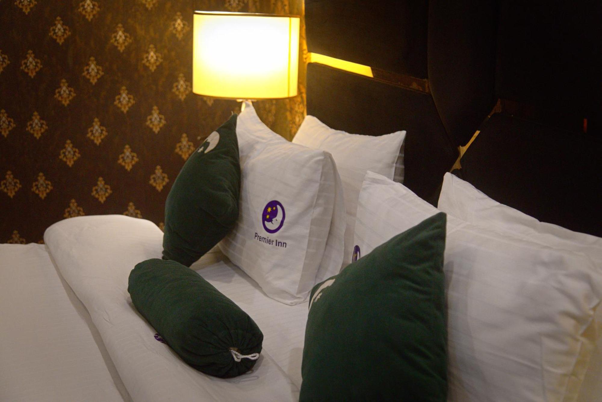 Premier Inn Johar Town Lahor Kültér fotó