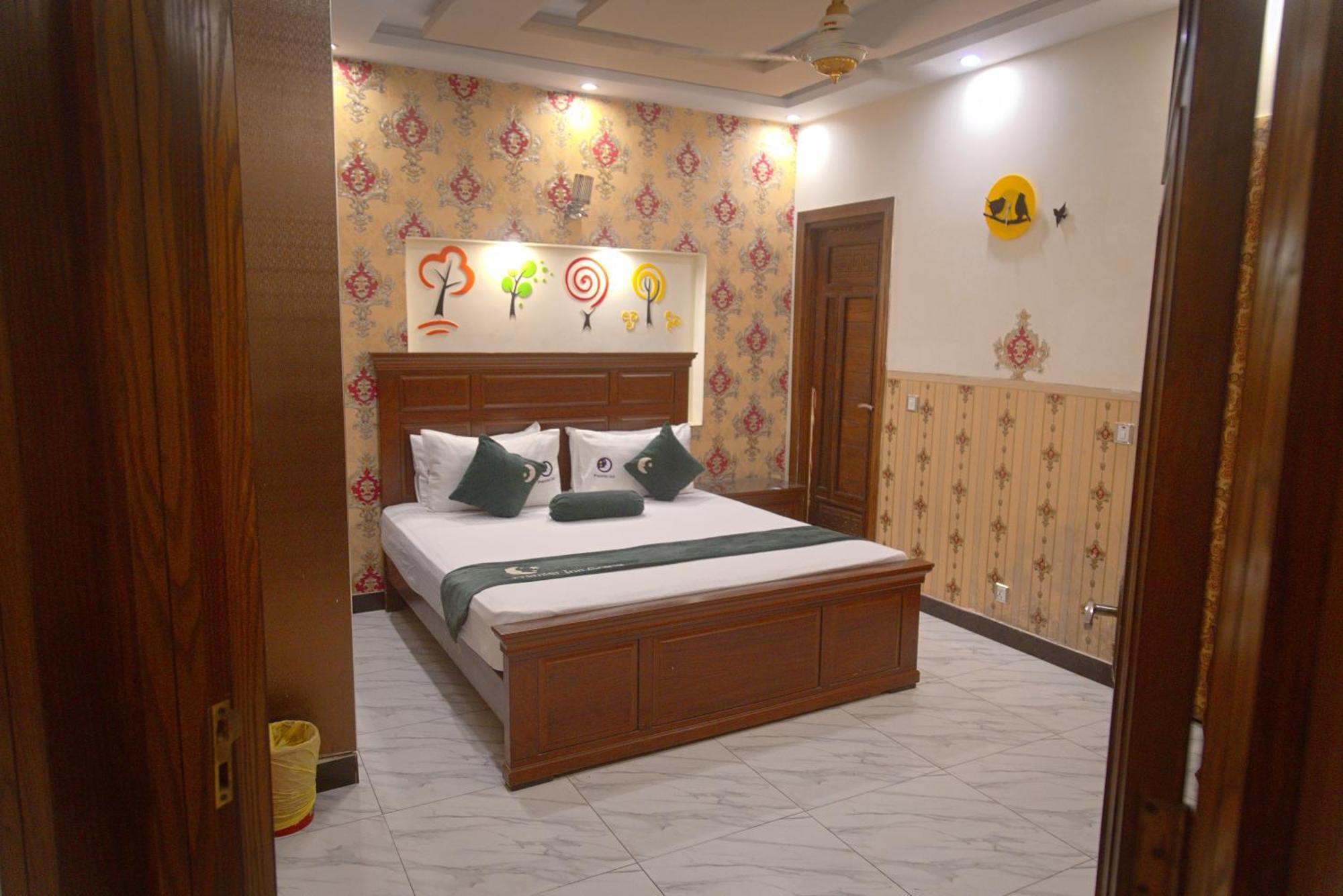 Premier Inn Johar Town Lahor Kültér fotó