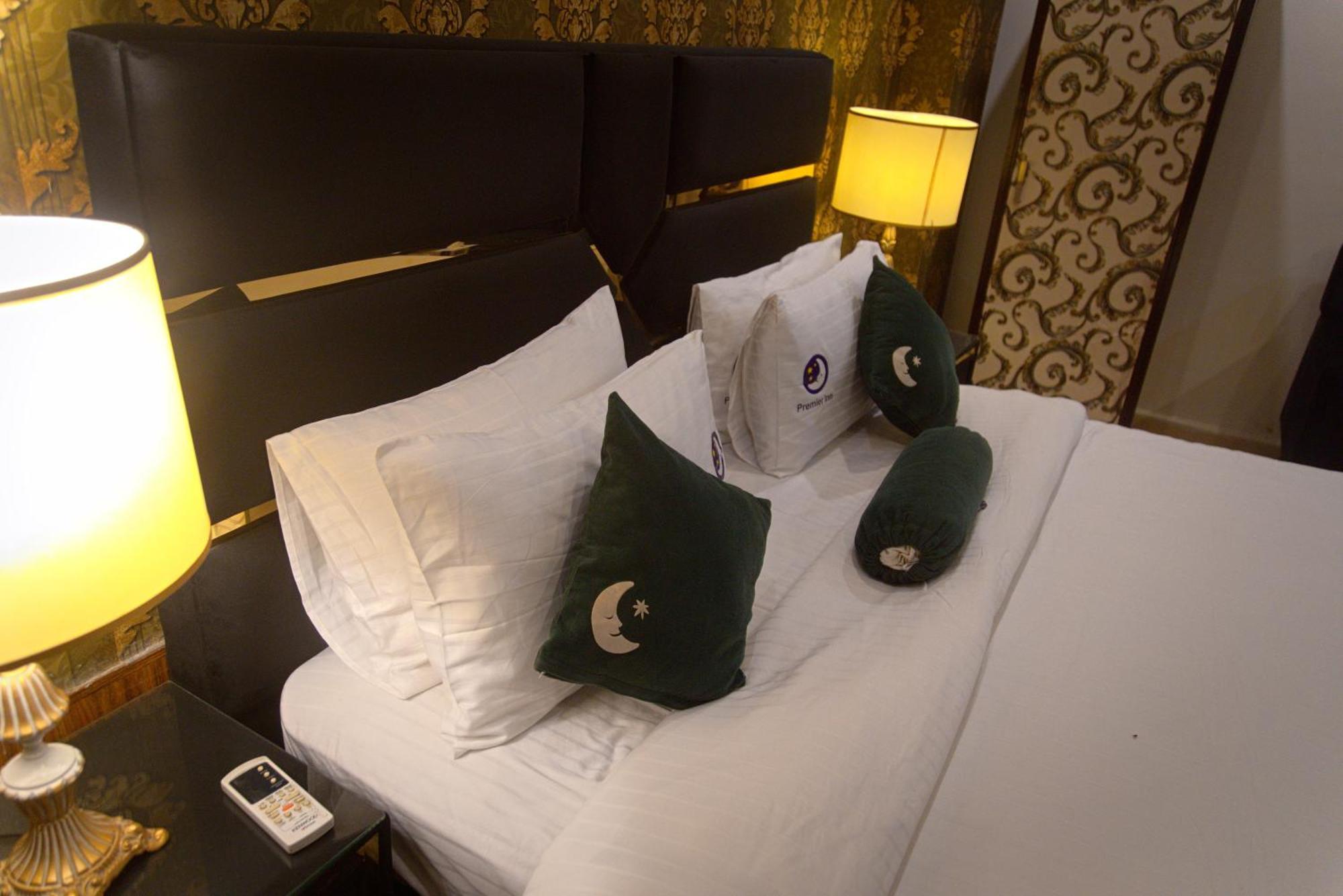 Premier Inn Johar Town Lahor Kültér fotó