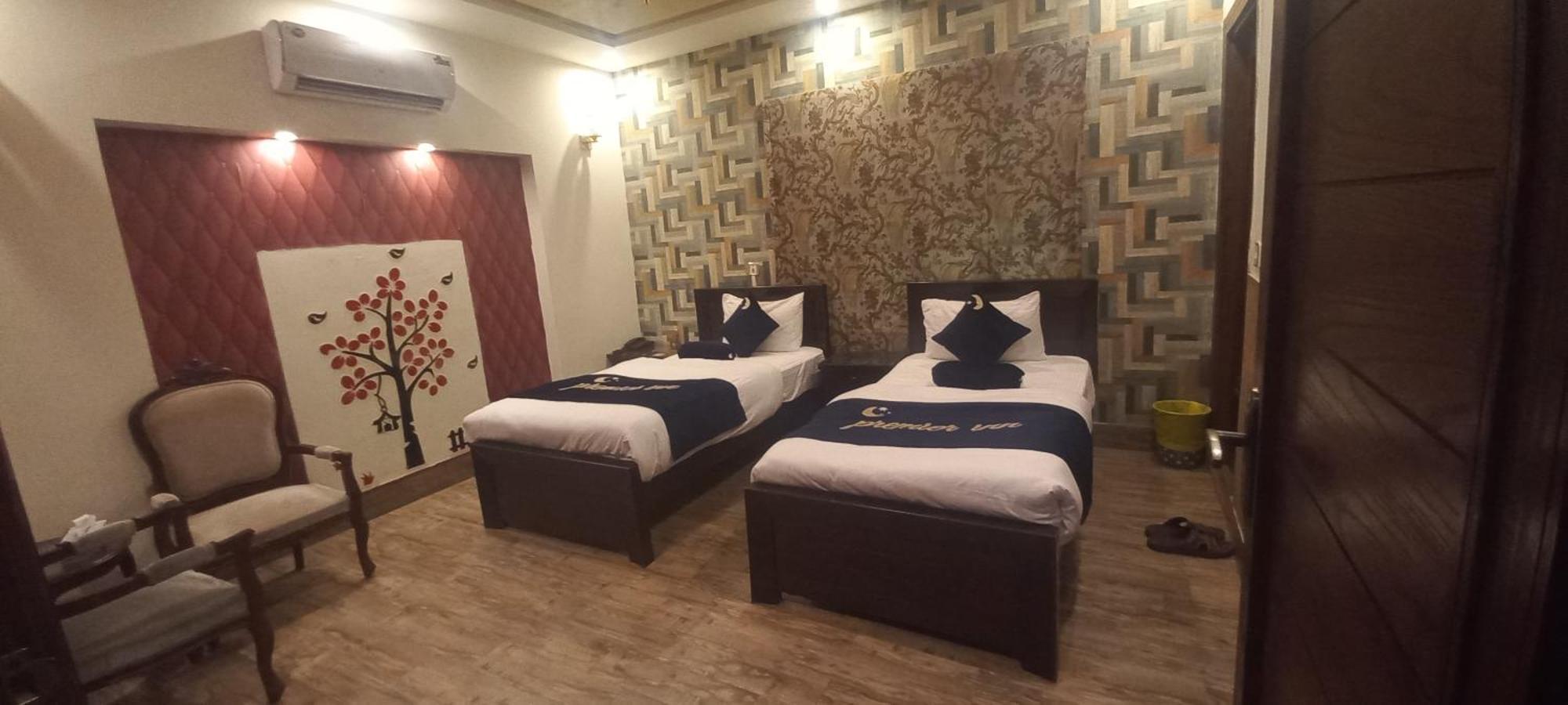 Premier Inn Johar Town Lahor Kültér fotó