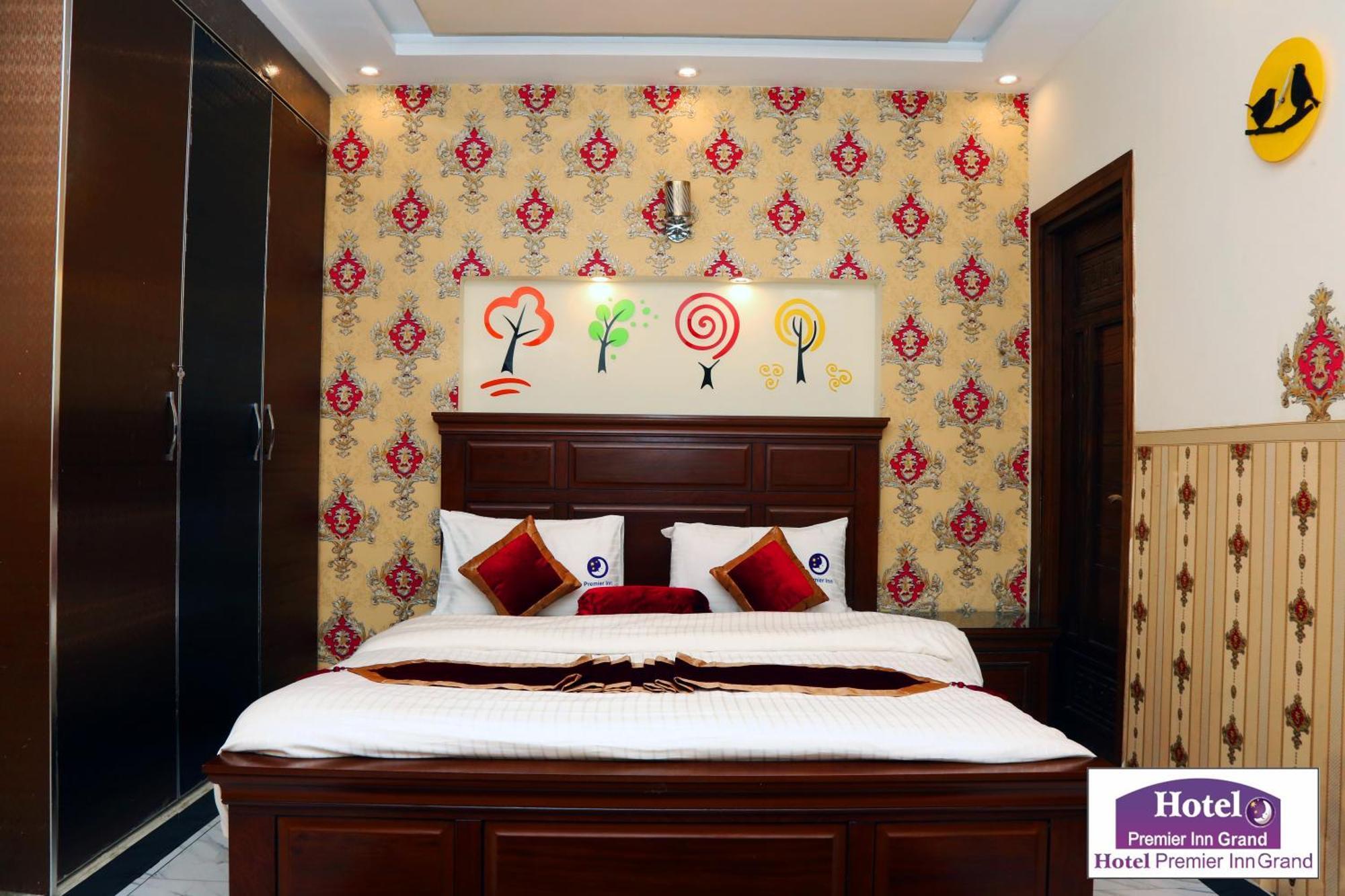 Premier Inn Johar Town Lahor Kültér fotó