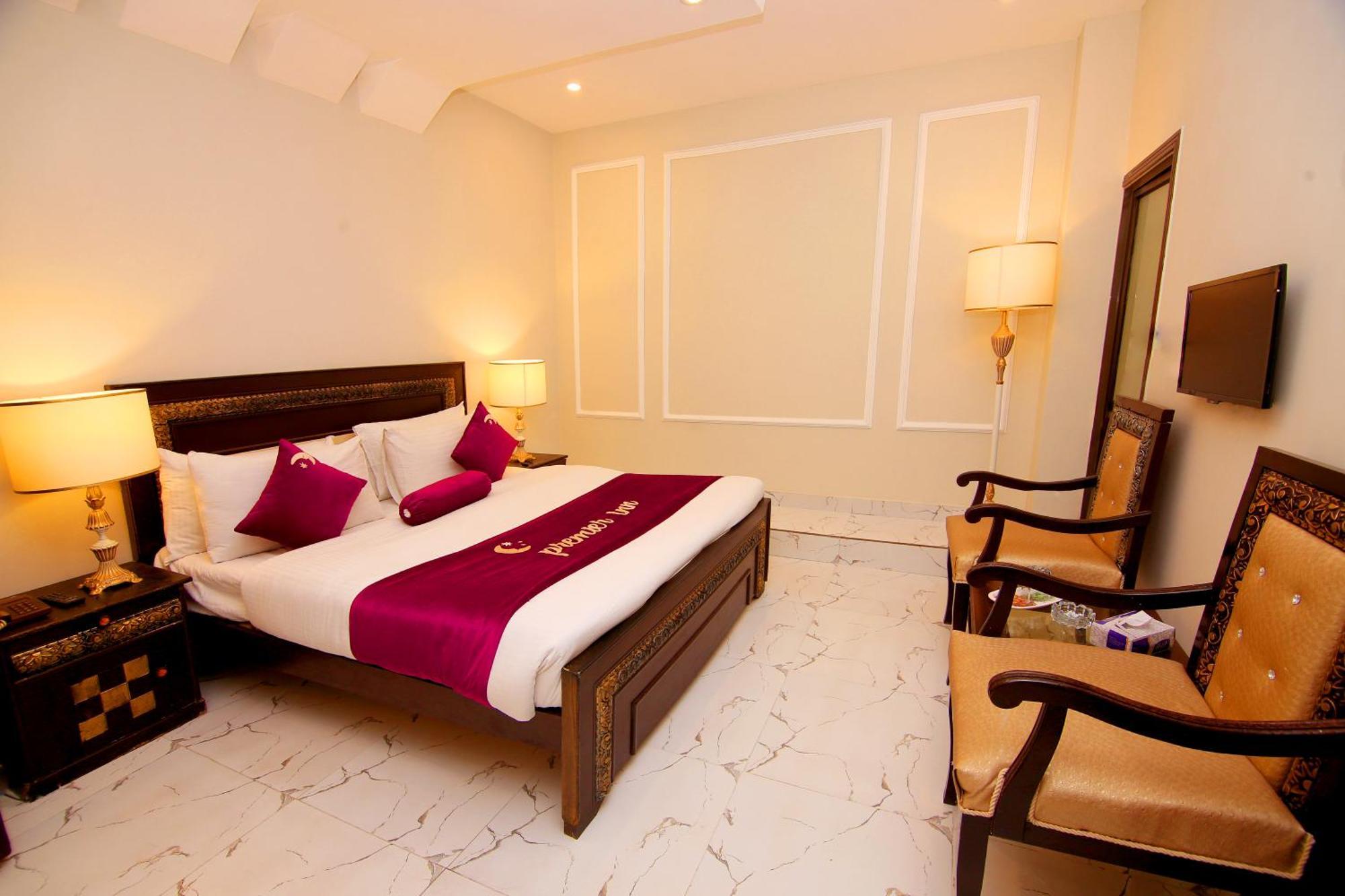 Premier Inn Johar Town Lahor Kültér fotó
