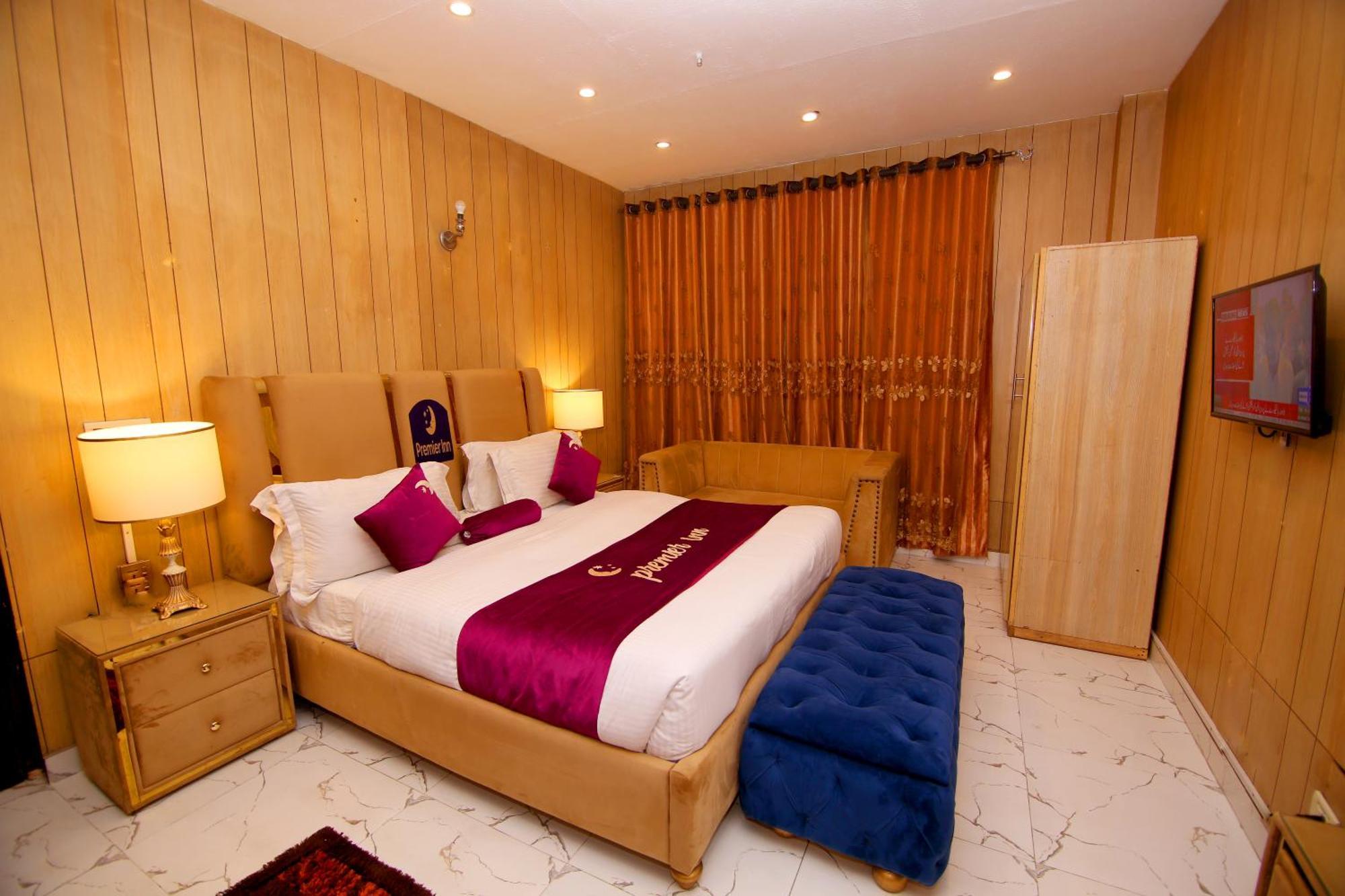 Premier Inn Johar Town Lahor Kültér fotó