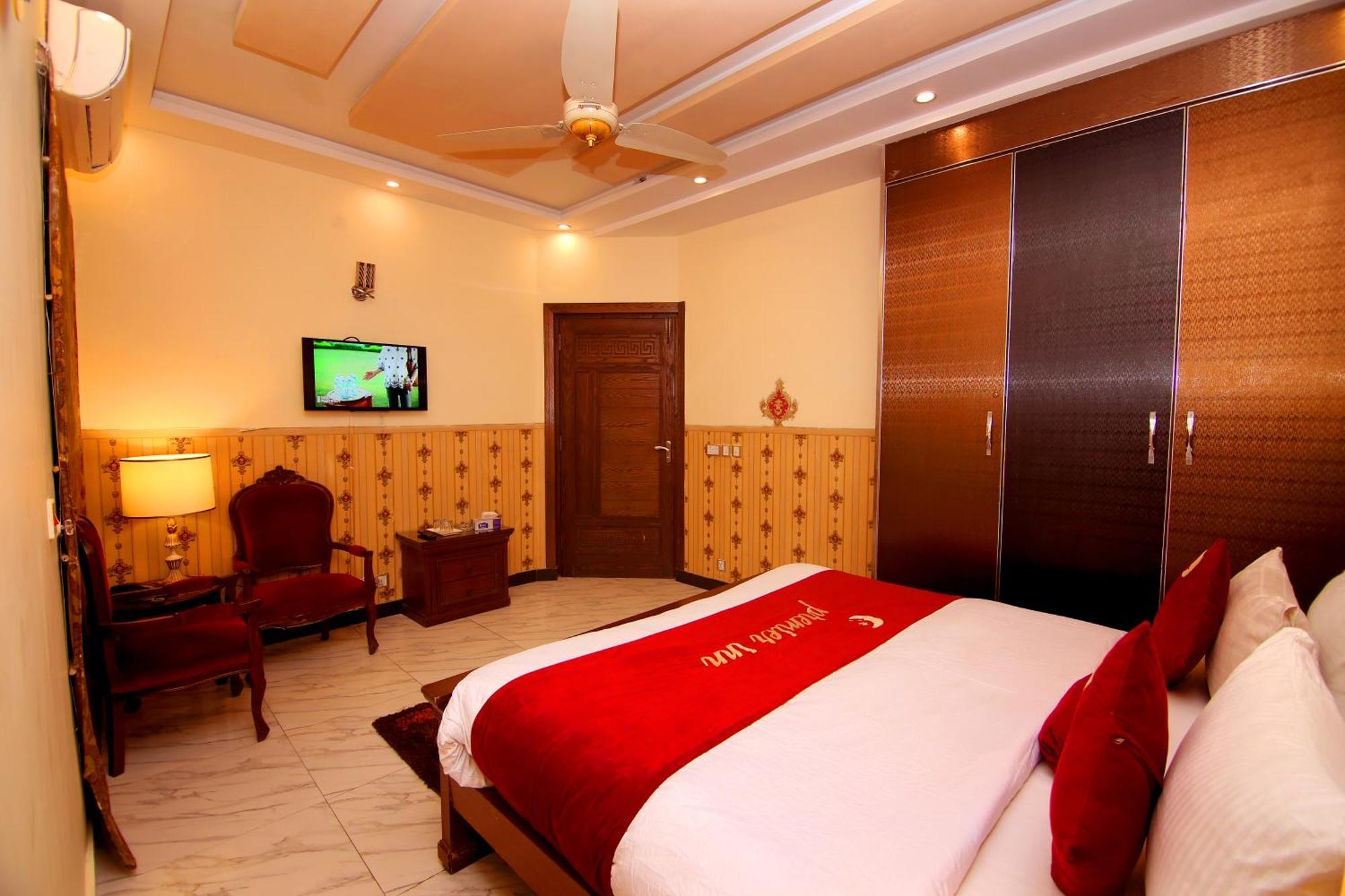 Premier Inn Johar Town Lahor Kültér fotó