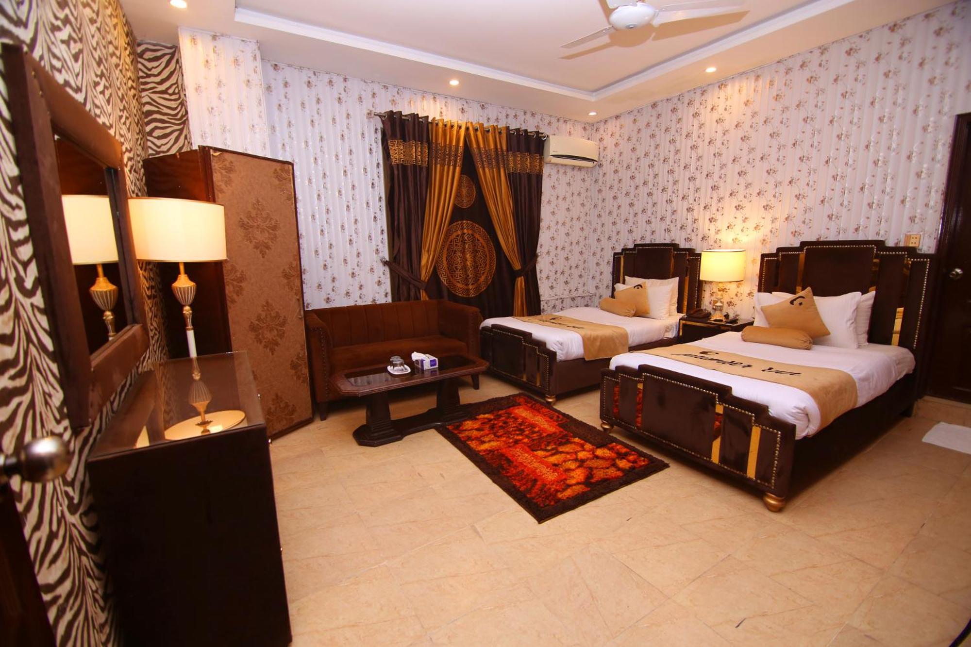 Premier Inn Johar Town Lahor Kültér fotó
