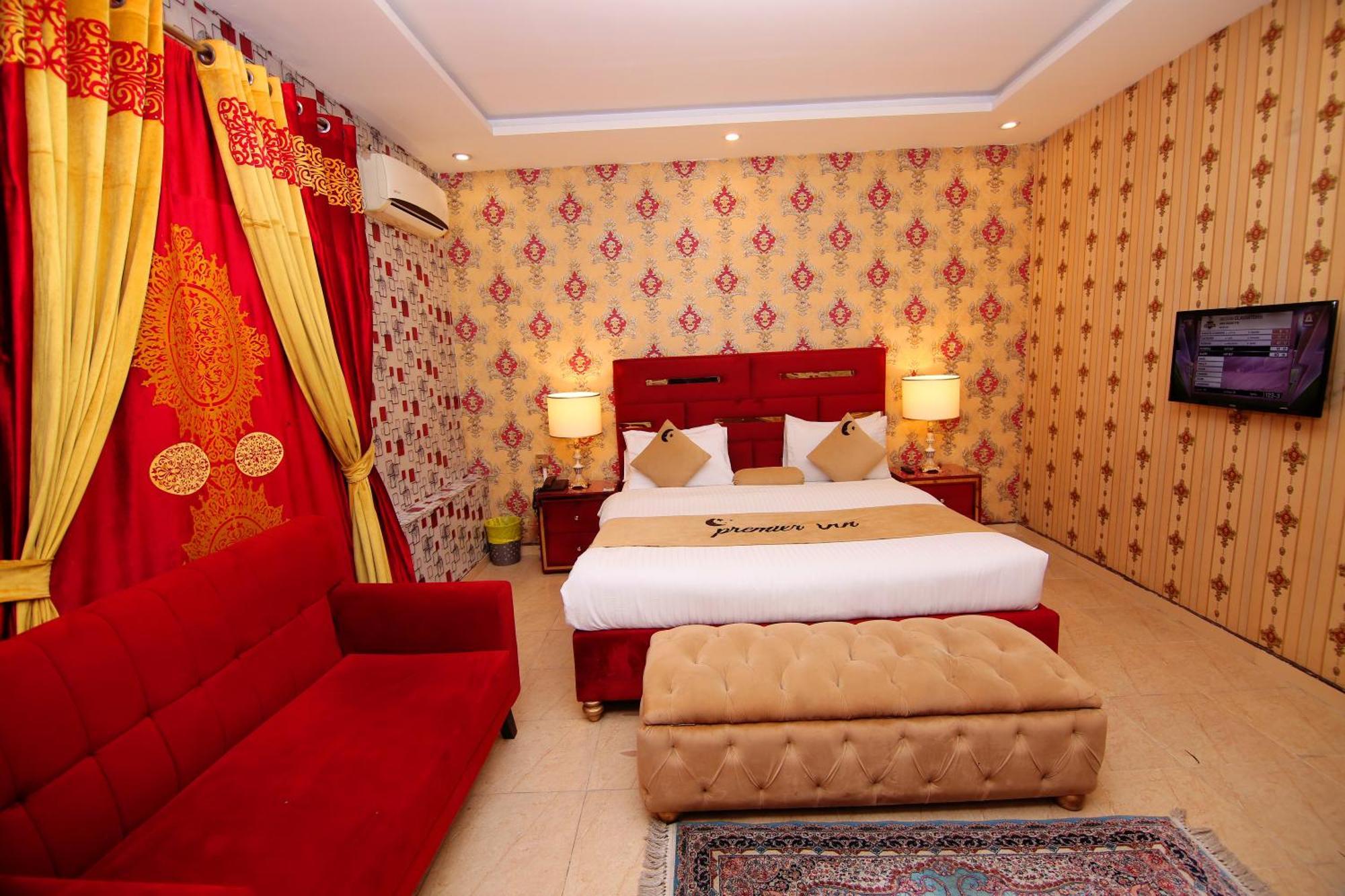 Premier Inn Johar Town Lahor Kültér fotó