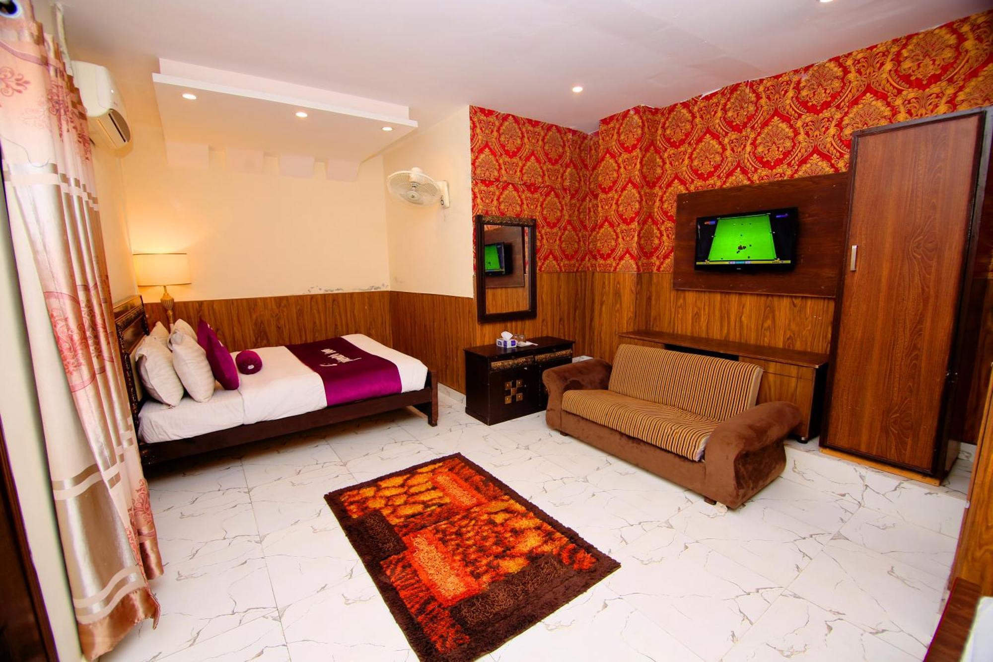 Premier Inn Johar Town Lahor Kültér fotó