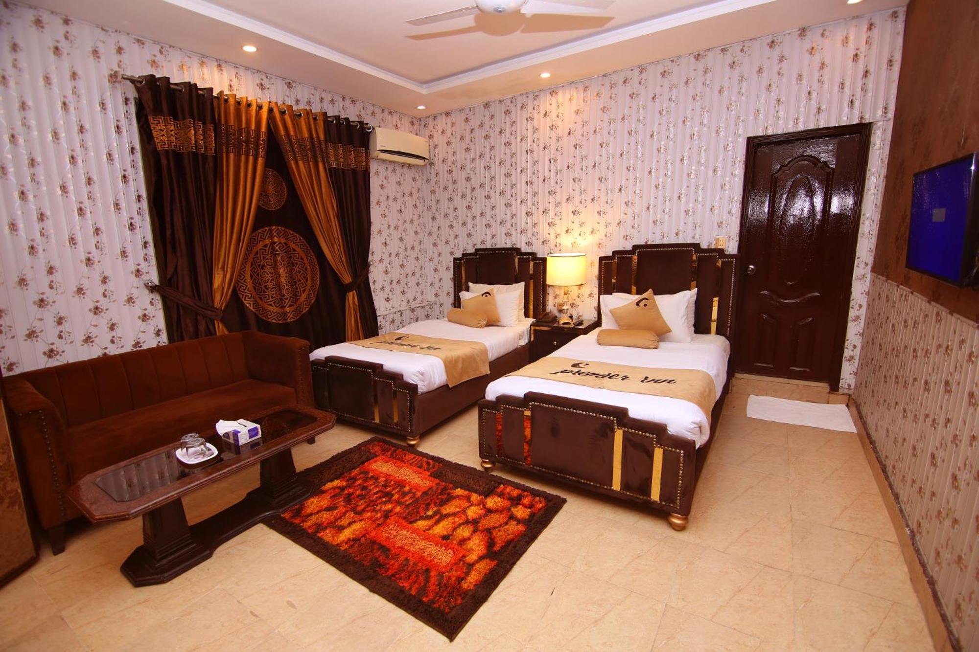 Premier Inn Johar Town Lahor Kültér fotó